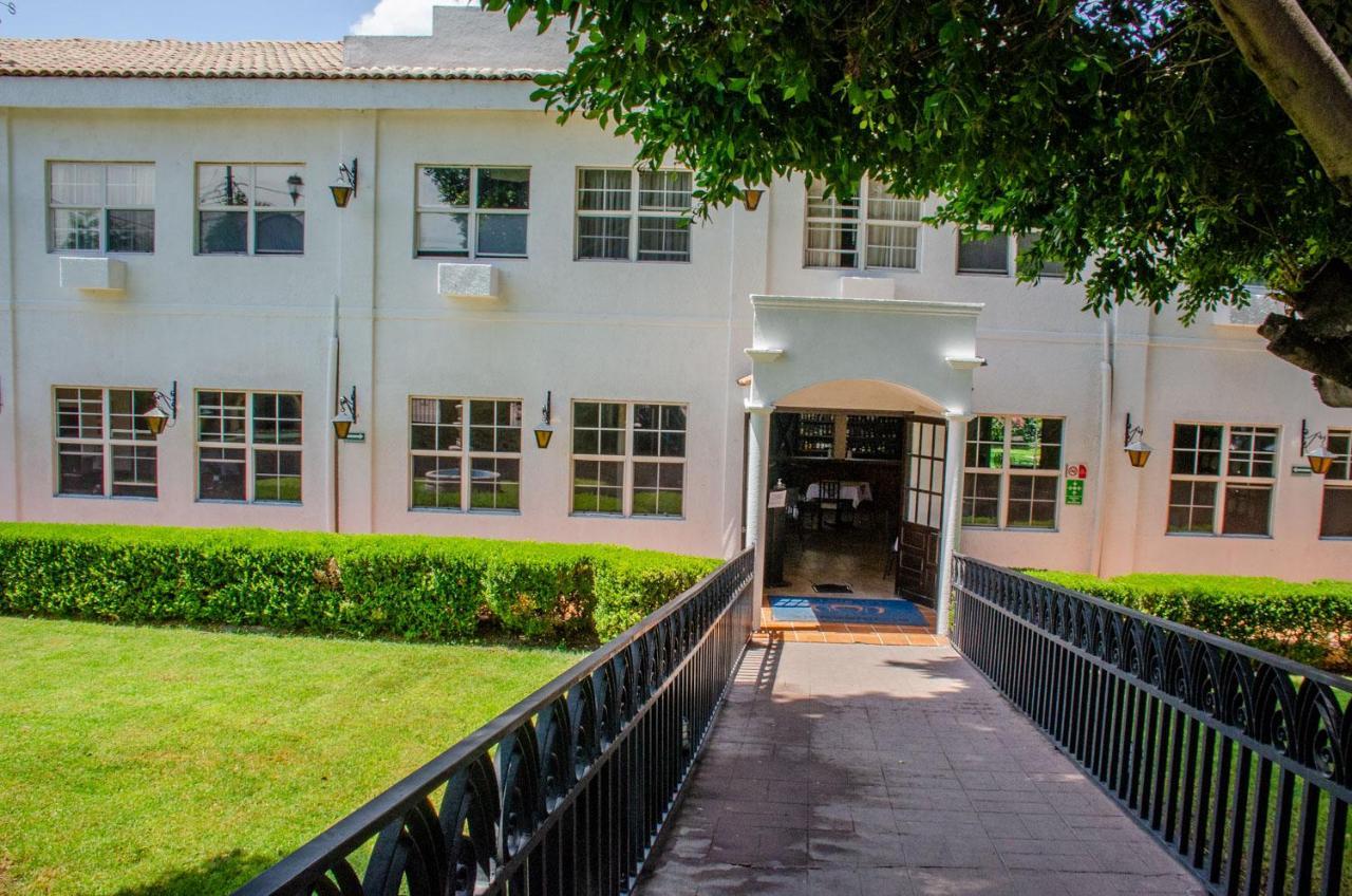 Hotel O Puente San Juan del Río Kültér fotó