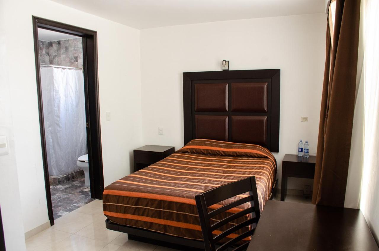 Hotel O Puente San Juan del Río Kültér fotó