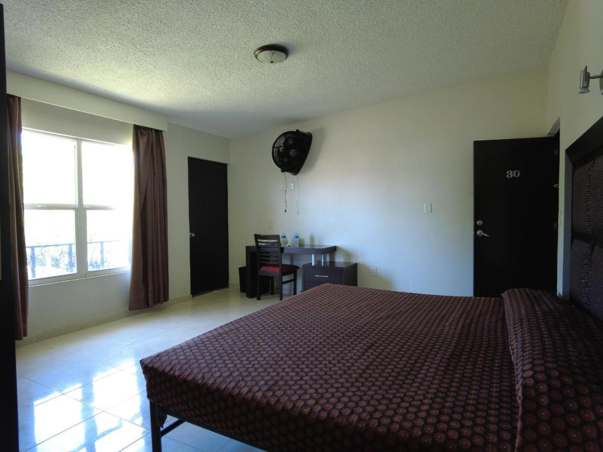 Hotel O Puente San Juan del Río Kültér fotó